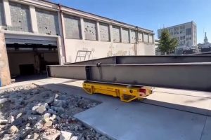 Xe goòng điện chạy ray vận chuyển block thép 10 tấn