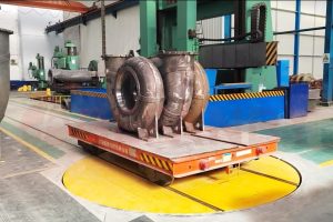 Xe goòng điện chạy ray