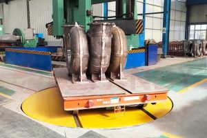 Xe goòng điện chạy ray